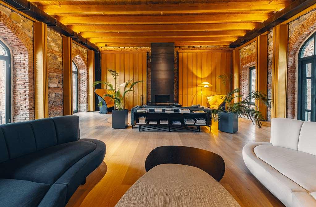 Hotel Estate, A Radisson Collection