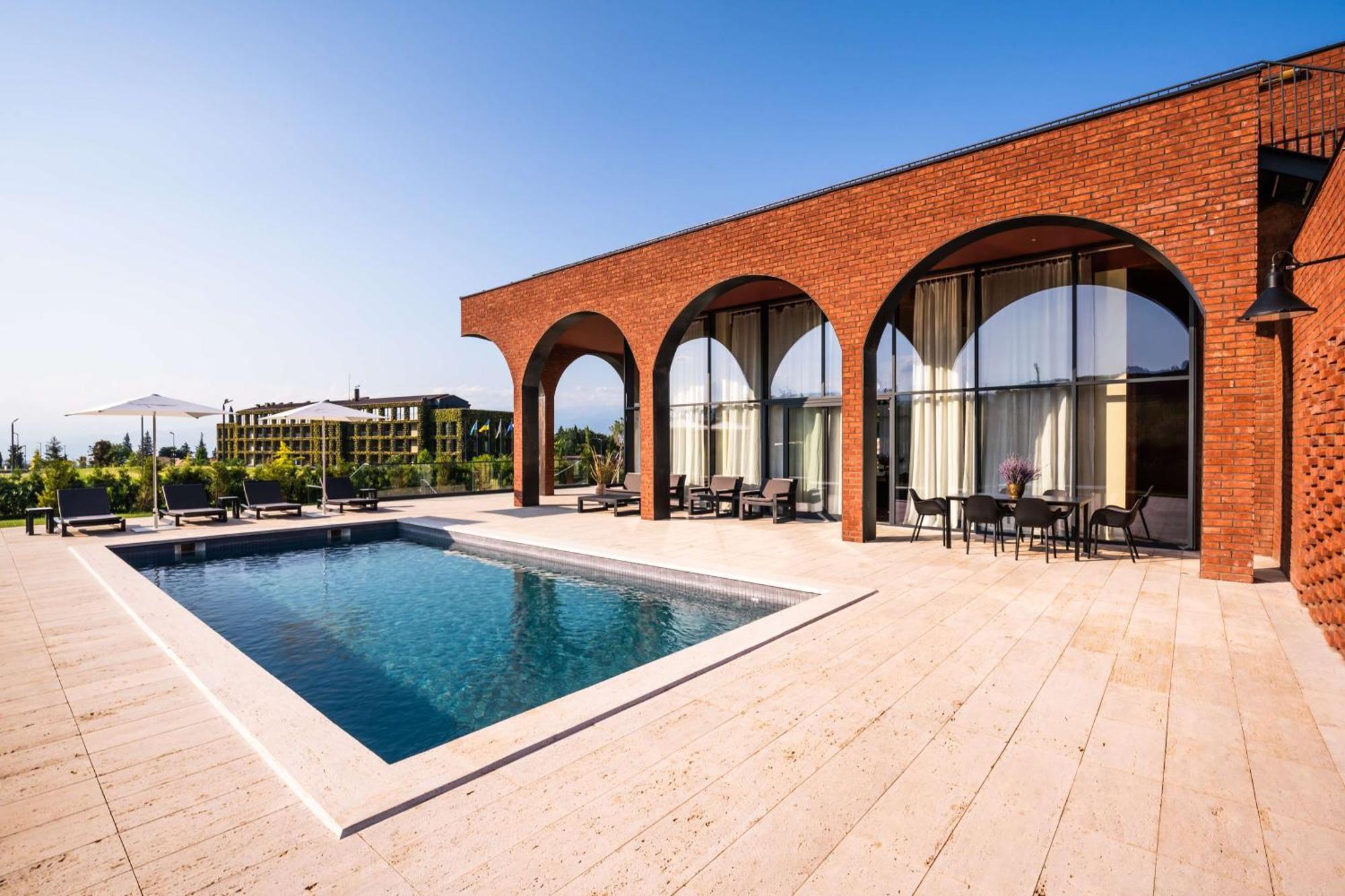 Estate, A Radisson Collection Hotel